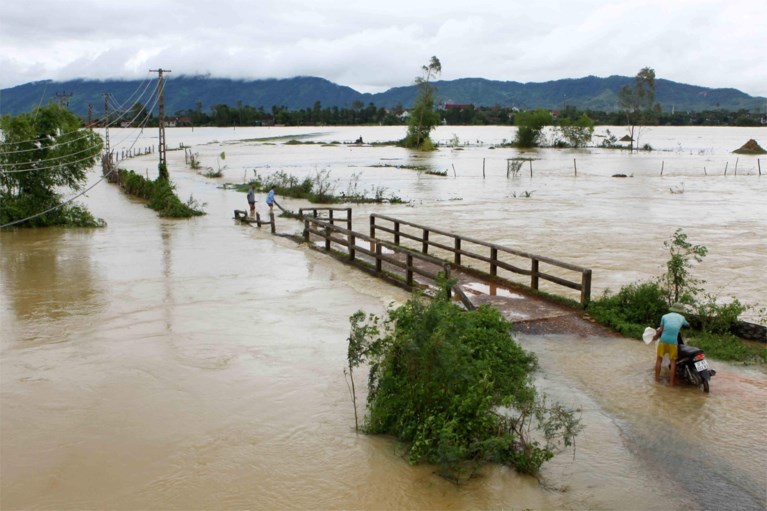Zeker 37 doden en 40 vermisten bij overstromingen in Vietnam