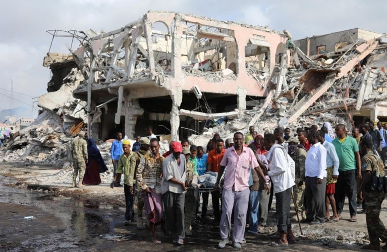 Zware truck ontploft op druk kruispunt bij zelfmoordaanslag in Mogadishu: zeker 276 doden