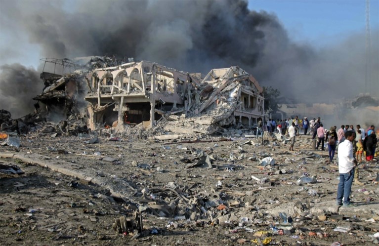 Zware truck ontploft op druk kruispunt bij zelfmoordaanslag in Mogadishu: zeker 276 doden