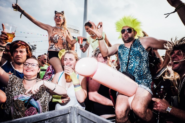 Hou je klaar voor de kersteditie van Kamping Kitsch Club met niemand minder dan Hot Marijke