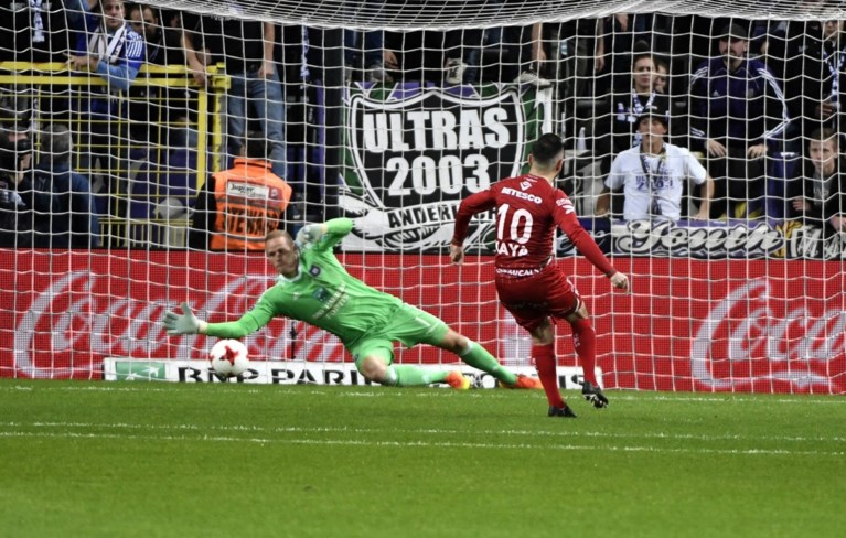 Gouden wissels Vanhaezebrouck renderen: Anderlecht pas in het slot voorbij slap Zulte Waregem