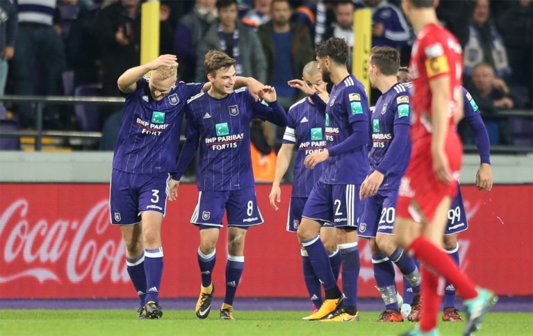 Gouden wissels Vanhaezebrouck renderen: Anderlecht pas in het slot voorbij slap Zulte Waregem