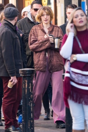 Actrice Blake Lively bijna onherkenbaar op filmset