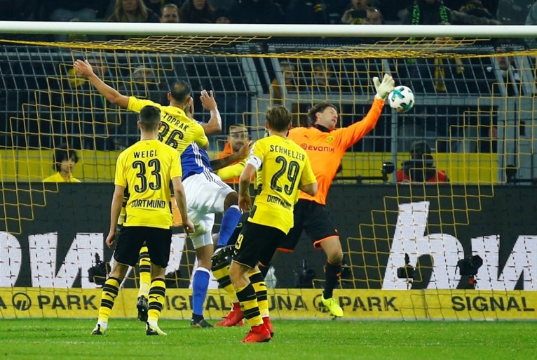Ongelofelijk: Dortmund komt 4-0 voor in Ruhrderby, maar Schalke realiseert ultieme comeback in extra tijd