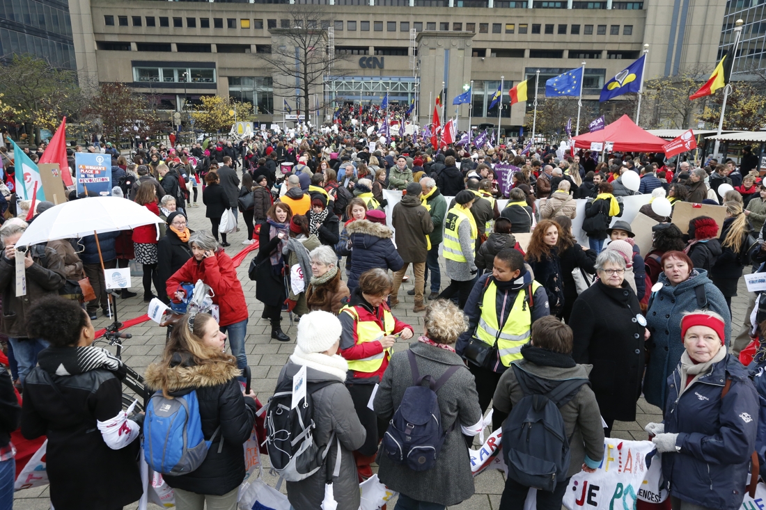 Feministische Betoging Tegen Geweld Op Vrouwen Trekt Door Br ...