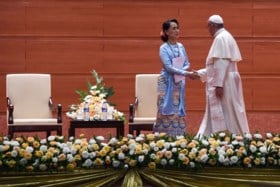 Praatte de paus té subtiel over de vervolgde Rohingya?