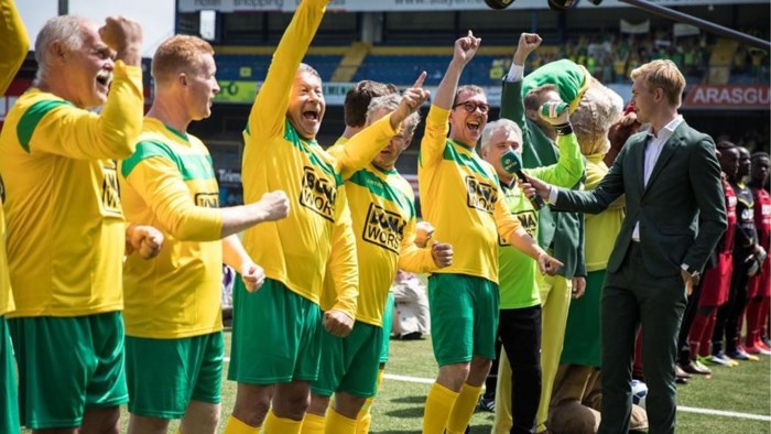 De Vlaming Heeft Een Haat Liefdeverhouding Met F C De Kamp