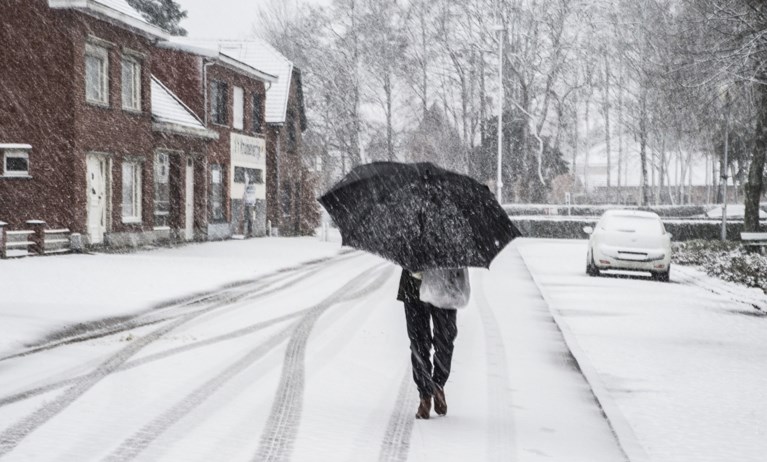 Te voet of met de fiets door de sneeuw? Met deze tips breng je het er veilig van af