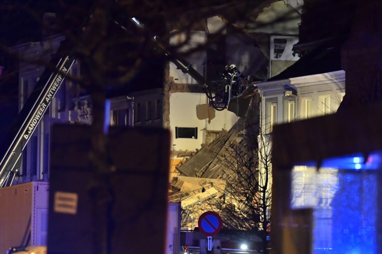 Explosie in Antwerpen: twee dodelijke slachtoffers van onder puin gehaald
