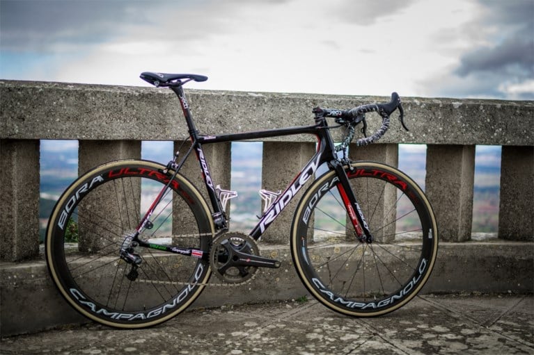 De fietsen van 2018: op deze pareltjes rijden de renners van de 18 WorldTour-ploegen