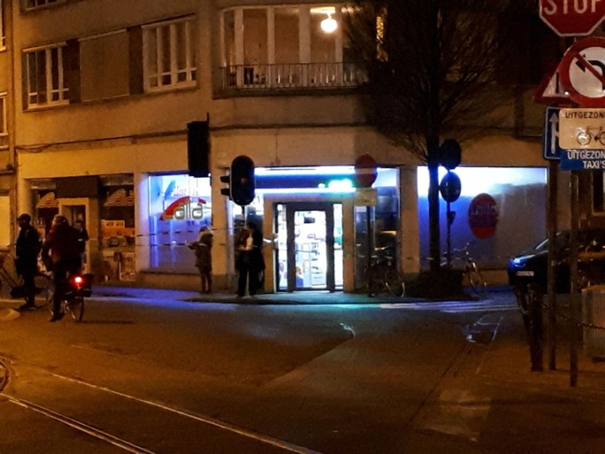 Afghaan die agenten aanviel met mes: parket start onderzoek wegens poging tot doodslag