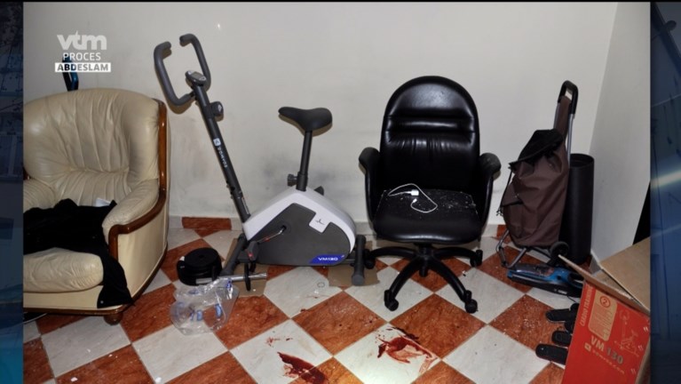 Foto’s tonen hoe hevig de schietpartij was in appartement waar Abdeslam zich schuilhield