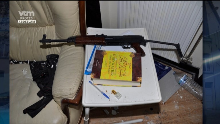 Foto’s tonen hoe hevig de schietpartij was in appartement waar Abdeslam zich schuilhield