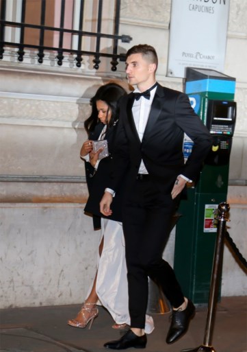 Neymar blaast 26 kaarsjes uit in stijl met glamourfeest in Parijs