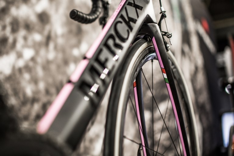 Belgian Cycling Factory brengt fiets om legendarische overwinning van Eddy Merckx te eren