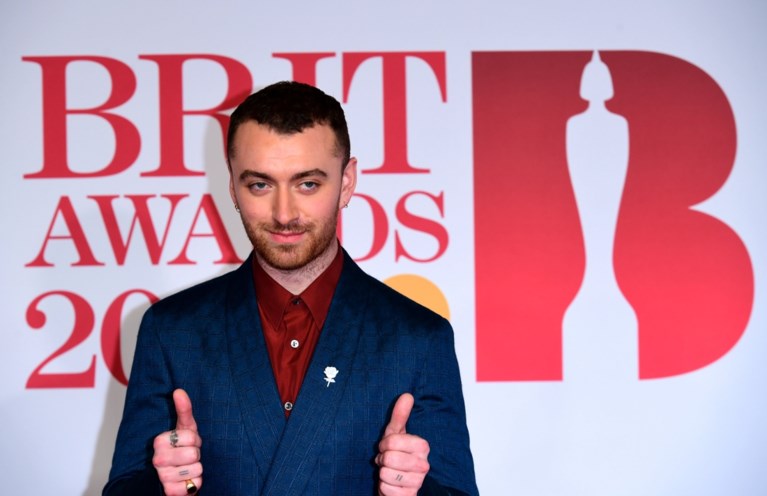 Een sportwagen die live wordt kapotgeslagen, Ed Sheeran met lege handen, een koude douche en veel witte rozen: dit waren de Brit Awards