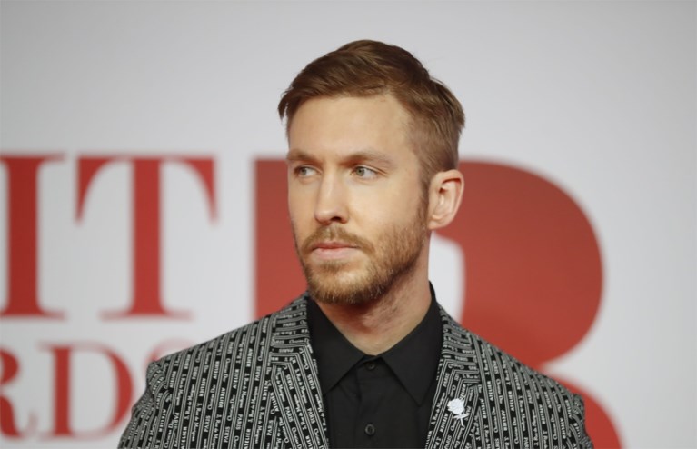 Een sportwagen die live wordt kapotgeslagen, Ed Sheeran met lege handen, een koude douche en veel witte rozen: dit waren de Brit Awards
