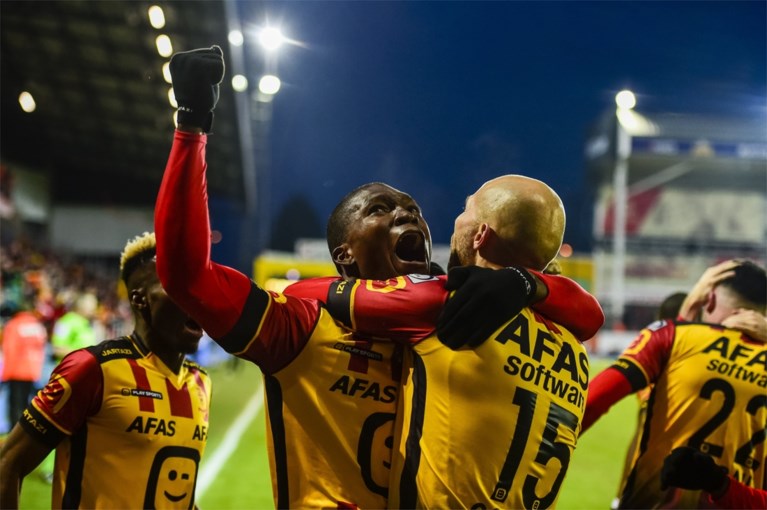 Pijnlijk: KV Mechelen nieuwe rode lantaarn door gemiste penalty in slotfase