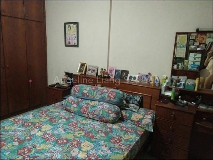 Man neemt foto’s van zijn huis voor immosite, maar maakt een wel heel gênant foutje