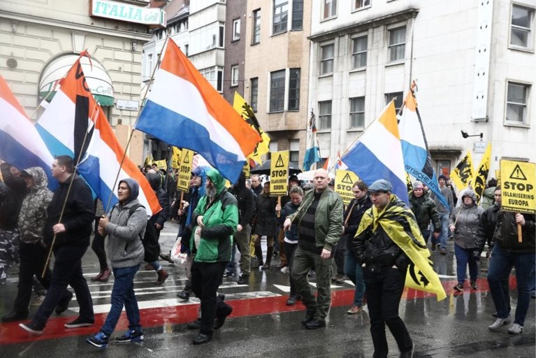 Voorpost betoogt zonder rellen tegen moskee