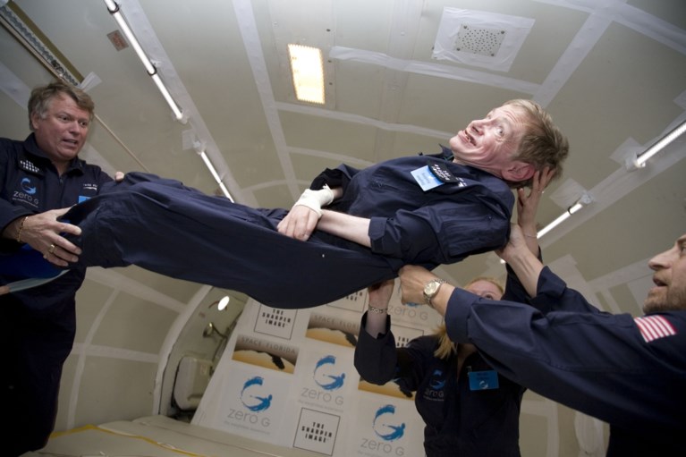 Hoe hij ontdekte dat hij ziek was en hoe hij zijn stem verloor: 10 dingen die je nog niet wist over Stephen Hawking
