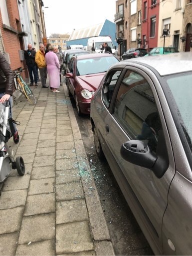 Aanslag met spijkerbommen in Deurne: veel schade aan huizen en 15 auto’s