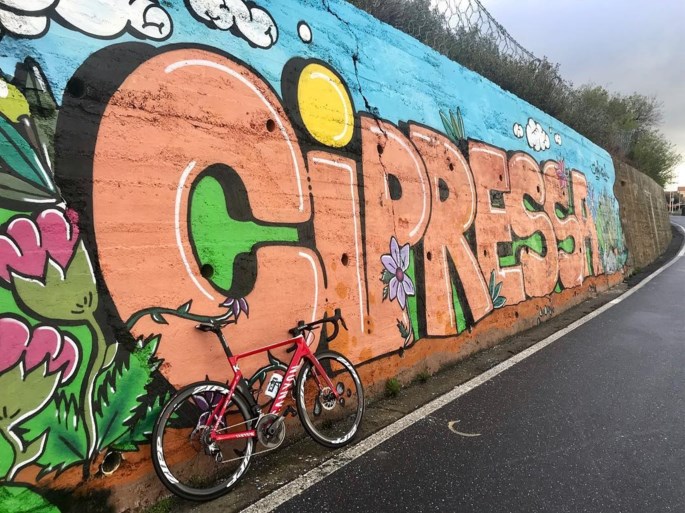 Koers op sociale media: Van der Poel op de motor, Puck op de crossfiets en Van Aert inspireert Van Hooydonck