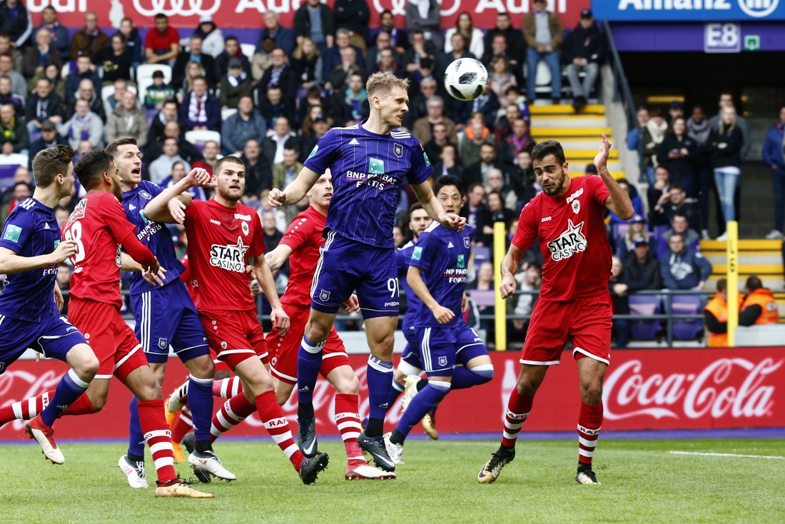 Zoveel verdient een profvoetballer in België - Het Nieuwsblad