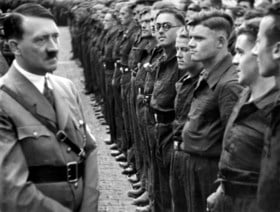 Heeft Hitler écht zelfmoord gepleegd in Berlijnse bunker en hoe deed hij dat dan? Journalisten geven het antwoord na jarenlang onderzoek