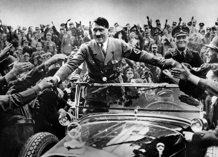 Heeft Hitler écht zelfmoord gepleegd in Berlijnse bunker en hoe deed hij dat dan? Journalisten geven het antwoord na jarenlang onderzoek