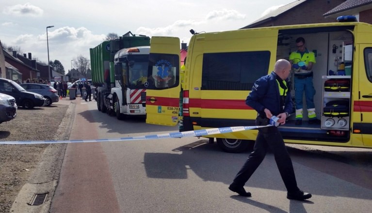 Straat waar meisje (13) om het leven kwam door ongeval met vuilniswagen “onveiliger door veiligheidsmaatregel”