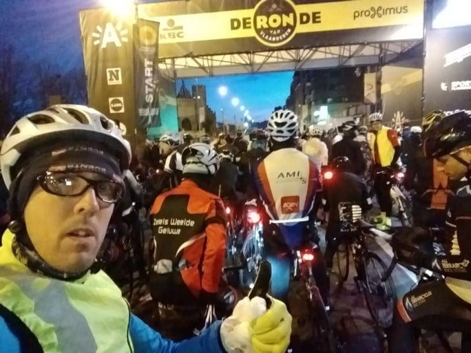 De wielertoeristen zijn er vroeg bij voor hun Ronde van Vlaanderen