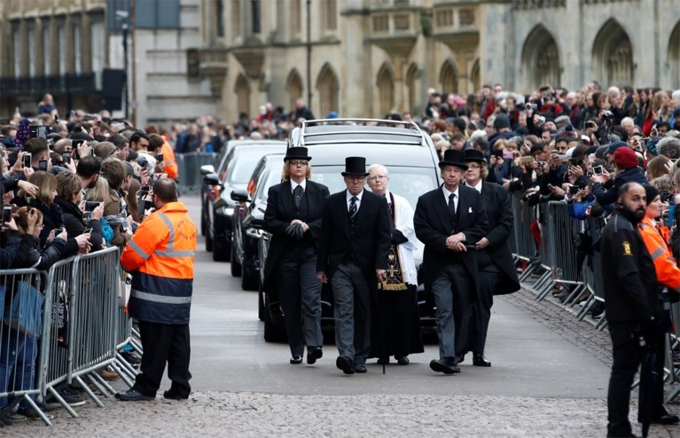 Stephen Hawking had op dag van zijn begrafenis nog prachtige verrassing in petto voor de armen van zijn stad