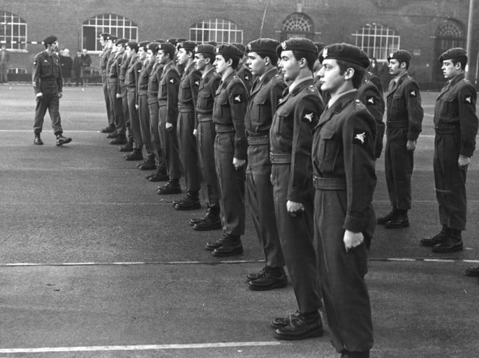 Vlamingen vertellen de strafste verhalen uit hun legerdienst: “Plots werd ik voor mijn ‘grapje’ bij de commandant geroepen”