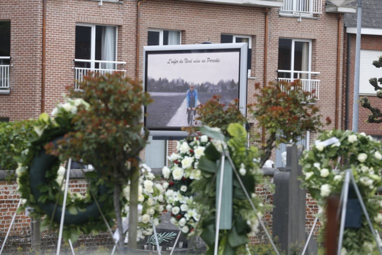 Wielerwereld neemt massaal afscheid van Michael Goolaerts (23): “Je reed van de Hel van het Noorden naar de hemel”