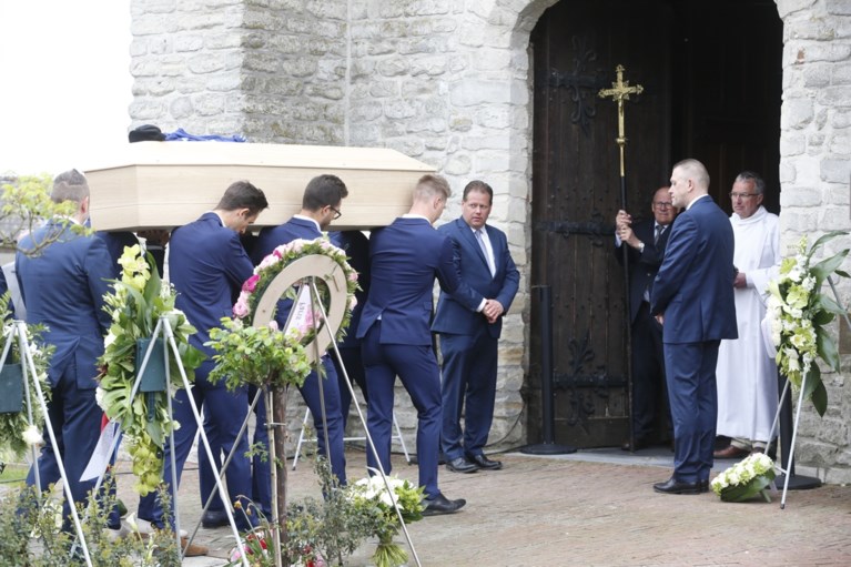 Wielerwereld neemt massaal afscheid van Michael Goolaerts (23): “Je reed van de Hel van het Noorden naar de hemel”