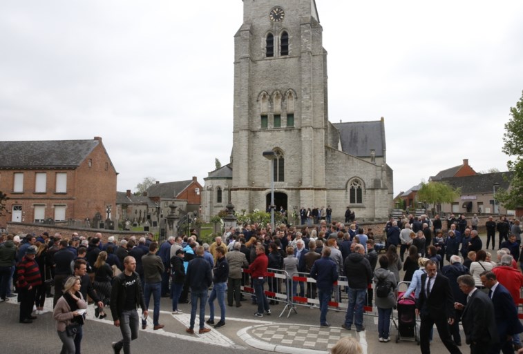 Wielerwereld neemt massaal afscheid van Michael Goolaerts (23): “Je reed van de Hel van het Noorden naar de hemel”