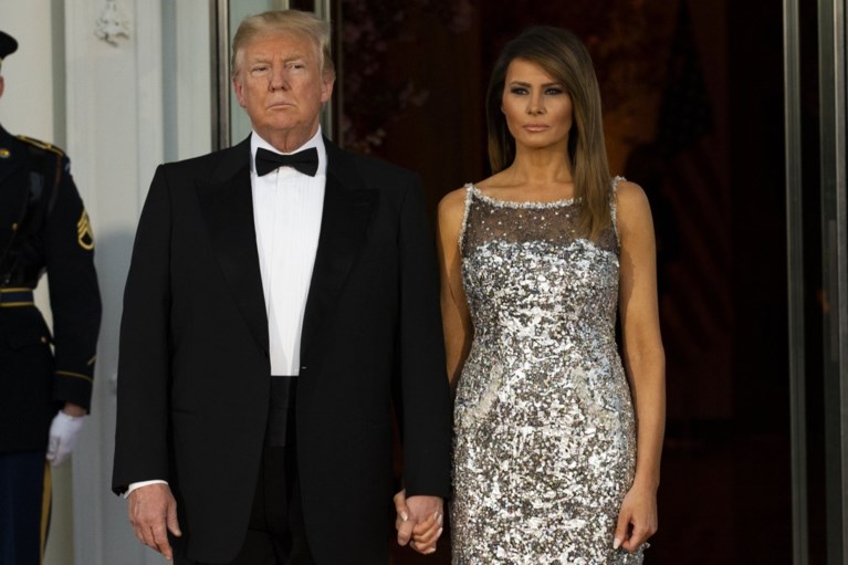 Franse first lady bezorgd om Melania Trump: “Ze zit gevangen, ze mag niet eens buiten”