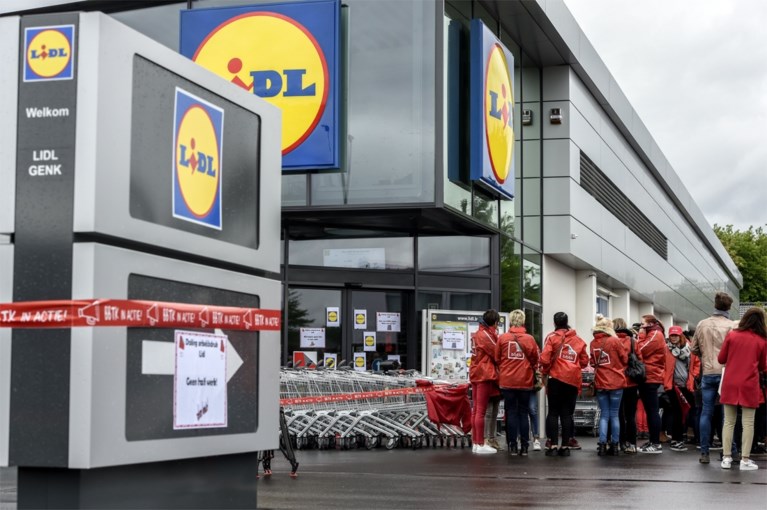 Vrachtwagenchauffeur en vakbondsleden raken slaags aan Lidl-distributiecentrum in Genk