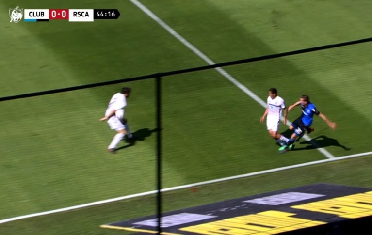 Gelukkig werkte de VAR: penalty Club Brugge terecht geannuleerd door Visser na ingrijpen van videoref