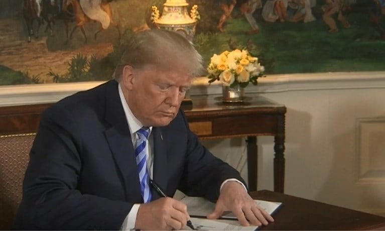 Trump blaast Irandeal op: “Akkoord was gebaseerd op een leugen”. Dit was de persconferentie met de Amerikaanse president