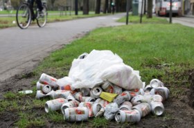 Verbod op plastic zakjes, statiegeld op blikjes en petflessen, 800 euro boete voor zwerfvuil: hoe ver wil de Vlaamse regering gaan?