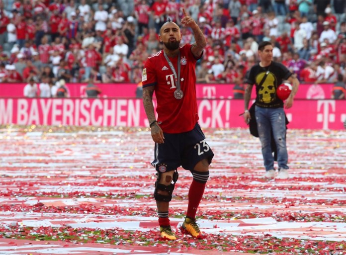 Bayern München wordt op eigen titelfeest in verlegenheid gebracht (maar toch vloeit het bier rijkelijk)
