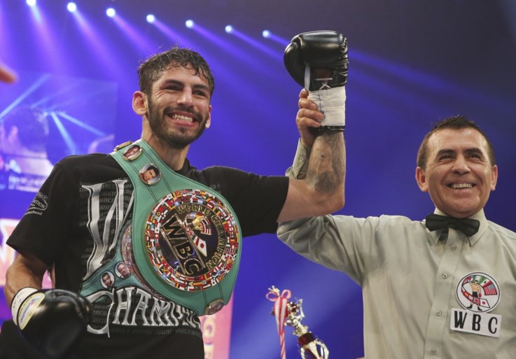 Oekraïener Vasyl Lomachenko verovert WBA-titel bij lichtgewichten