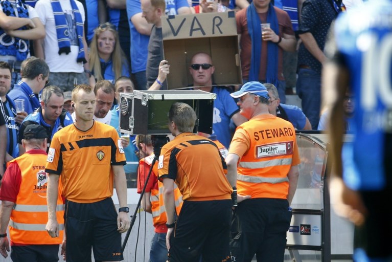 Spanning, sensatie en...de videoref: Anderlecht sloopt fort Club Brugge en gooit titelstrijd helemaal open