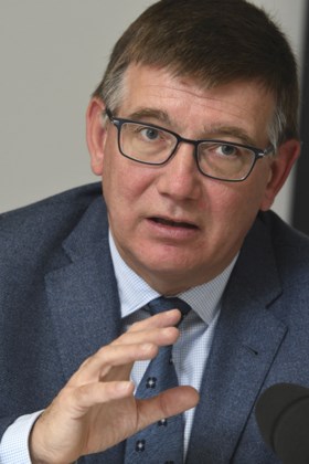 Werkgevers schudden regering wakker: “Ze moeten tot allerlaatste dag voor verkiezingen werken”