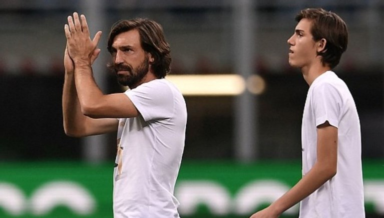 De dirigent leidde zijn laatste orkest, zo zag het afscheid van Andrea Pirlo eruit