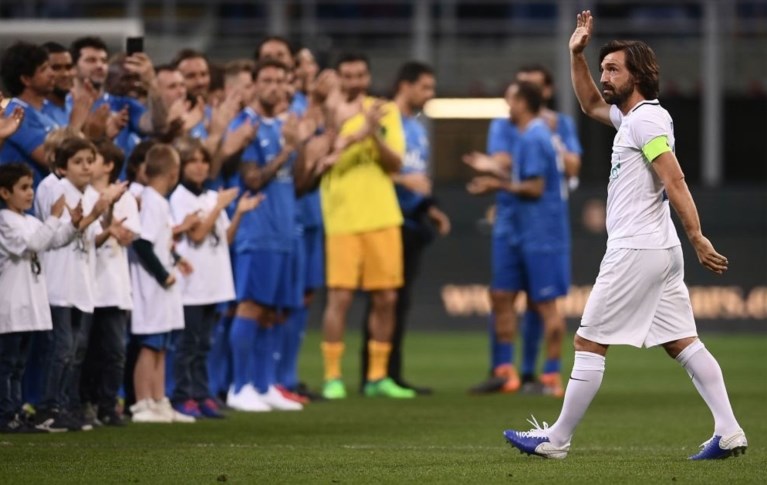 De dirigent leidde zijn laatste orkest, zo zag het afscheid van Andrea Pirlo eruit