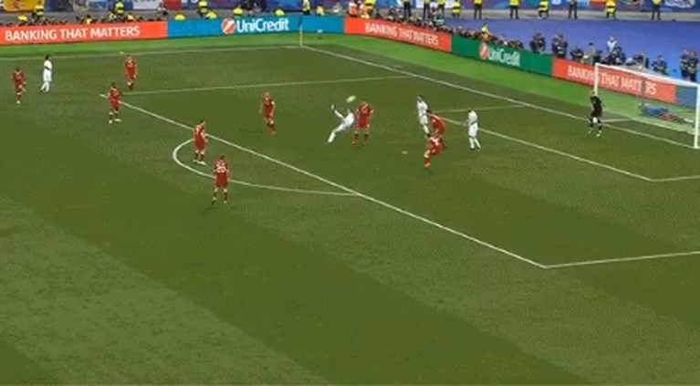 De fantastische retro van Gareth Bale in beeld: beter dan die van Cristiano Ronaldo?
