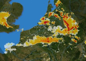 Nieuwe waarschuwing voor code oranje: hevig onweer, veel neerslag en felle rukwinden